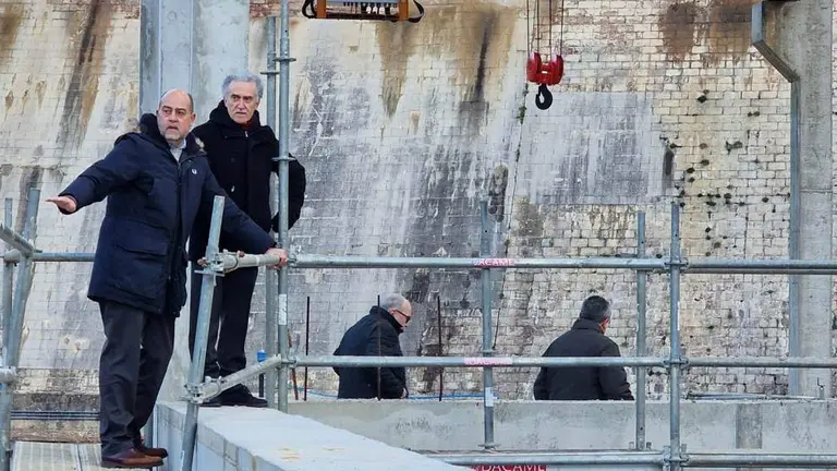 Visita a las obras del desag&uuml;e del embalse del Ebro.