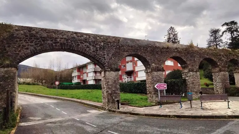 Acueducto de San Roque en Limpias. R.A.
