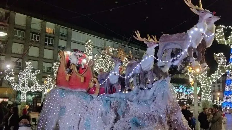 Pap&aacute; Noel recorri&oacute; las calles de Santo&ntilde;a. R.A.