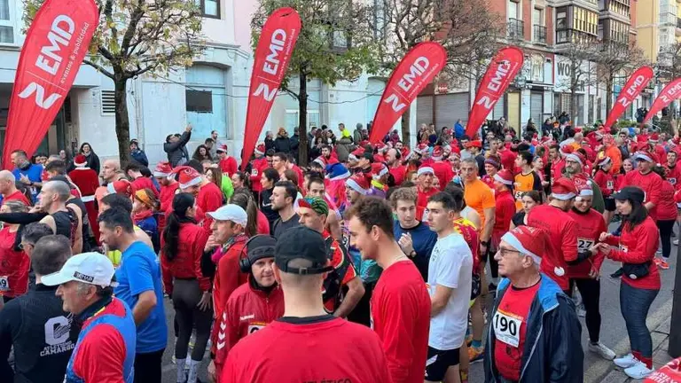 Atletas en la San Silvestre del Astillero.