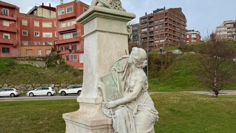 Escultura Augusto Gonz&aacute;lez Linares.