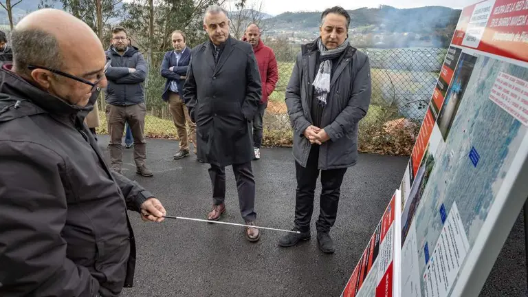 Un instante de la inauguraci&oacute;n de las obras de suministro de agua.