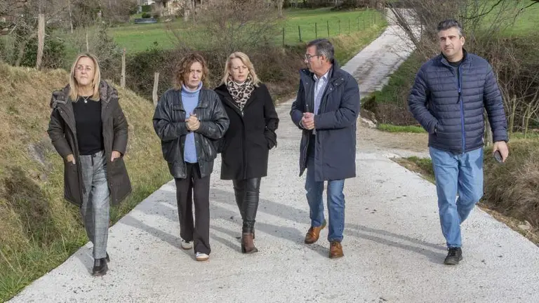 Las autoridades pol&iacute;ticas en Esles.