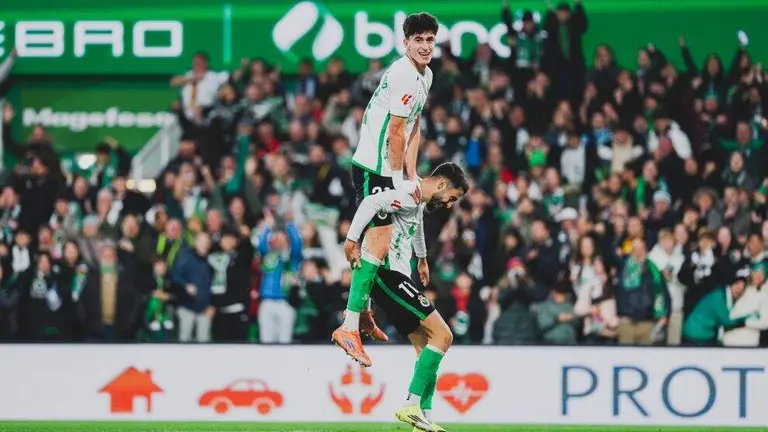 Manex Lozano materializ&oacute; uno de los goles.
