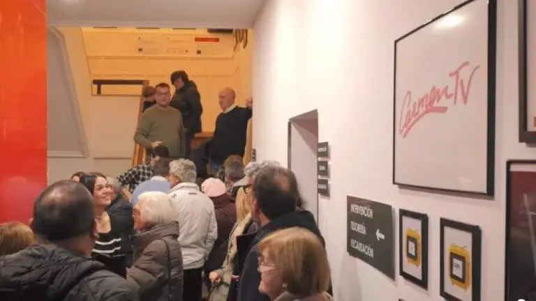 Los vecinos disfrutaron de la exposici&oacute;n en Marina de Cudeyo.