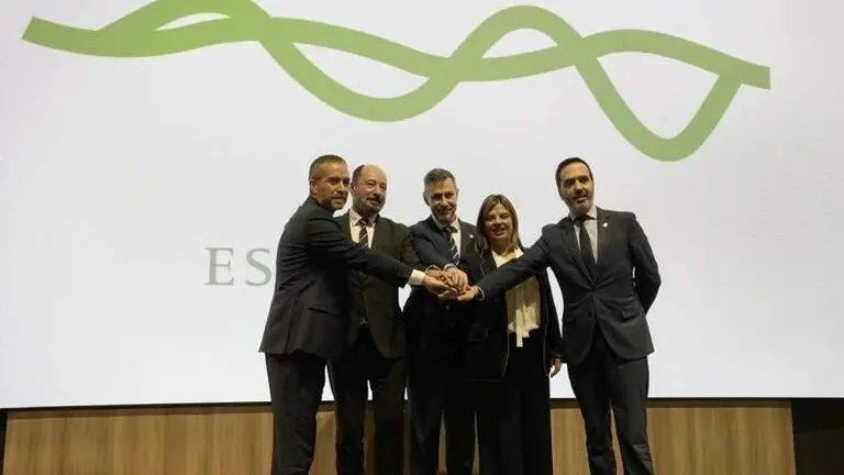 Las autoridades pol&iacute;ticas en Fitur.