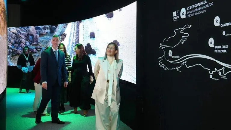 La presidenta regional, Mar&iacute;a Jos&eacute; S&aacute;enz de Buruaga, en Fitur.