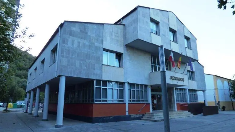 Juzgado en el Parque de Manzanedo en Santo&ntilde;a. R.A.