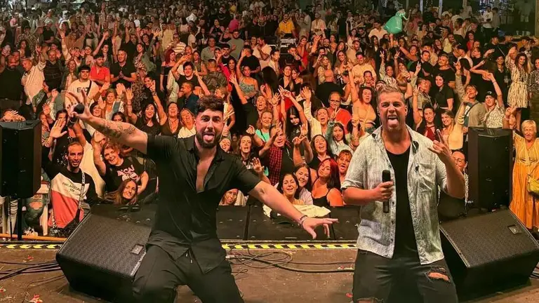 Los gaditanos Decai sobre el escenario.