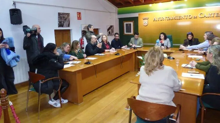 Pleno de Cartes con la asistencia de vecinos. R.A.