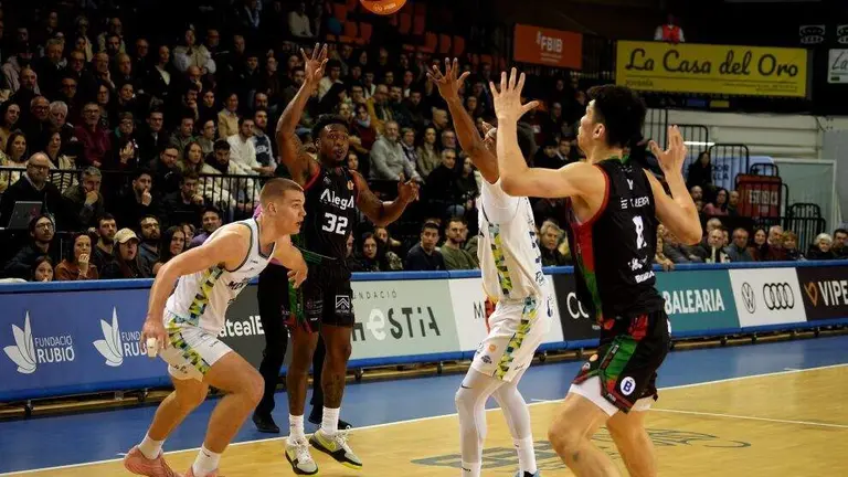 Un momento del partido del Alega Cantabria.