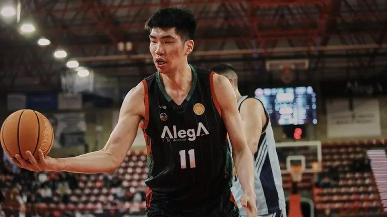 Un momento del partido en el pabell&oacute;n Vicente Trueba.