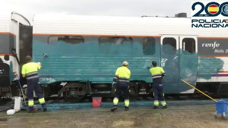 Grafitti en uno de los vagones.