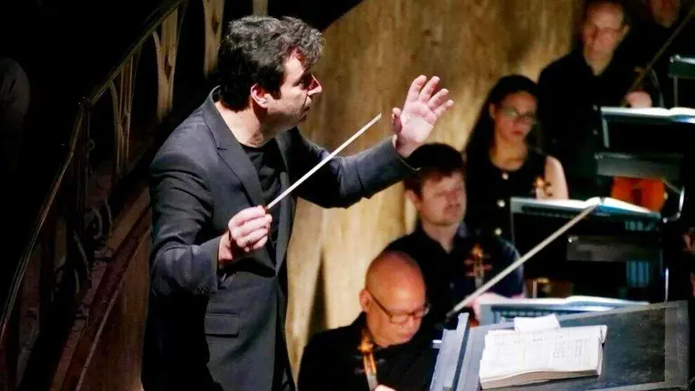 El director &Oacute;liver