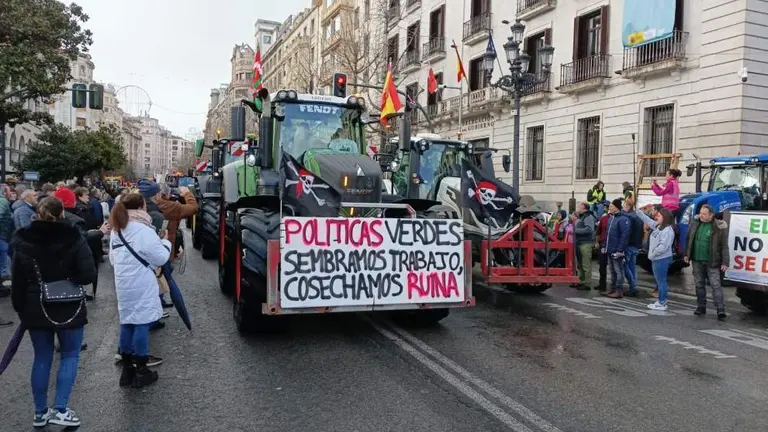 Tractorada de los ganaderos en Santander.