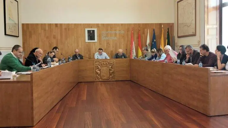 Pleno del Ayuntamiento de Santo&ntilde;a de hoy, jueves. R.A