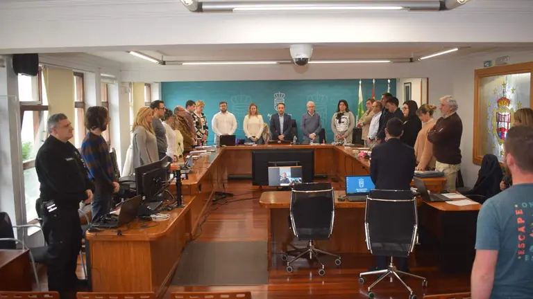 Minuto de silencio en el Pleno de Pi&eacute;lagos.