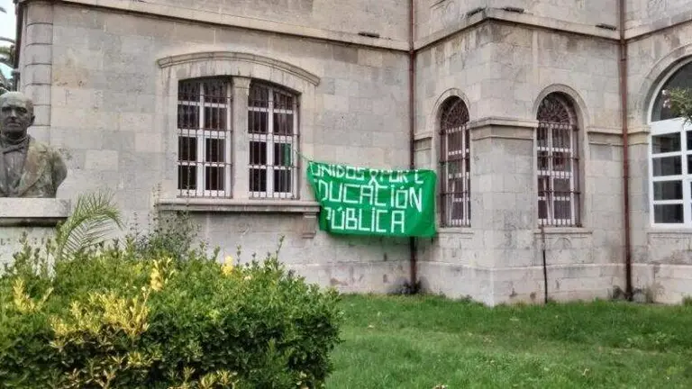 Instituto Marqu&eacute;s de Manzanedo en Santo&ntilde;a. R.A.