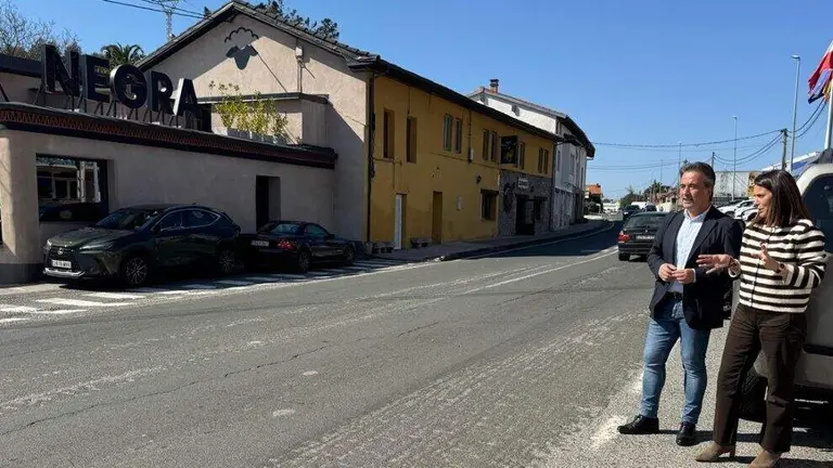 Los responsables municipales en la N-611.