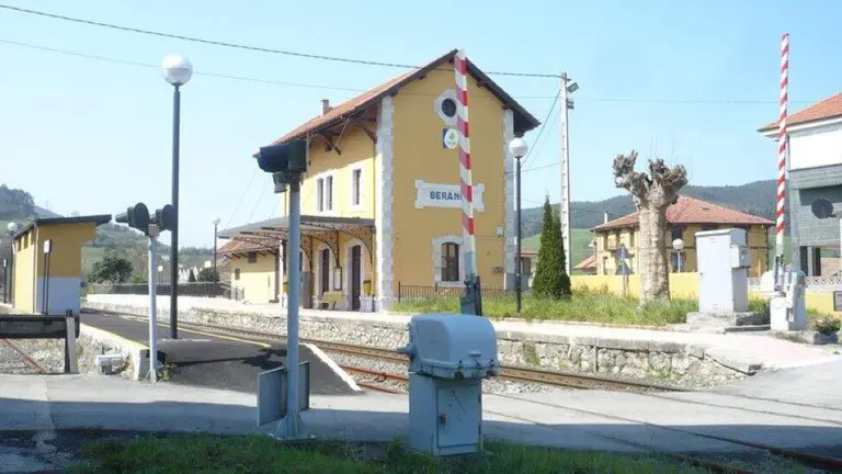 Paso a nivel de Hazas de Cesto.