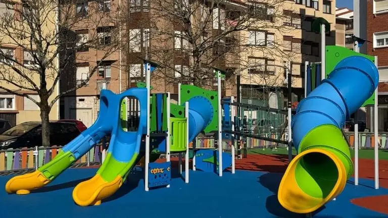 Espacio infantil junto al Palacio de Manzanedo.
