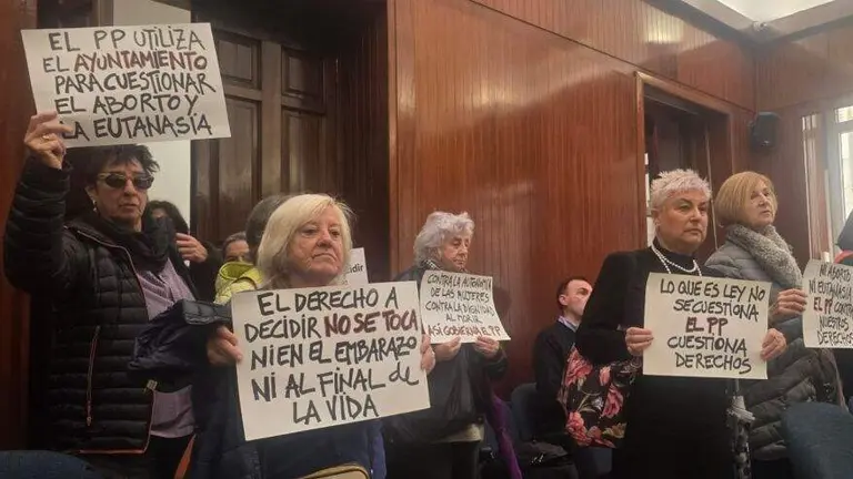 Protesta en el Pleno de Santander.