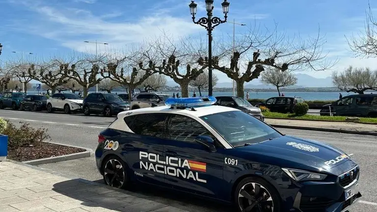 Polic&iacute;a Nacional en Santander.