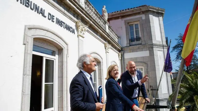 Las autoridades pol&iacute;ticas visitan los Juzgados de Laredo.