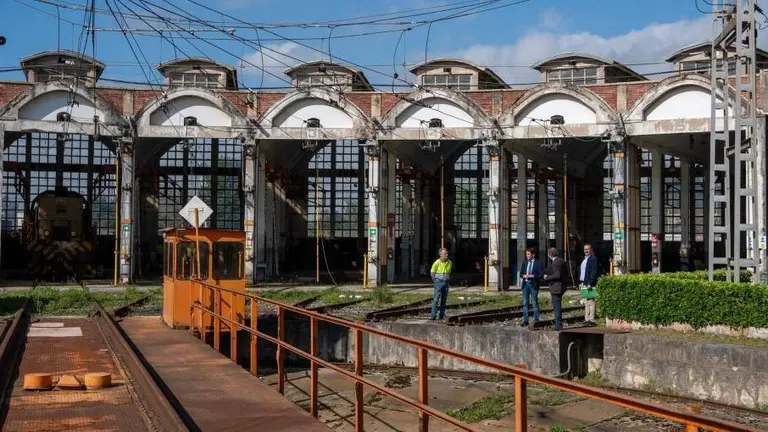 Las autoridades pol&iacute;ticas en el barrio de Cajo.