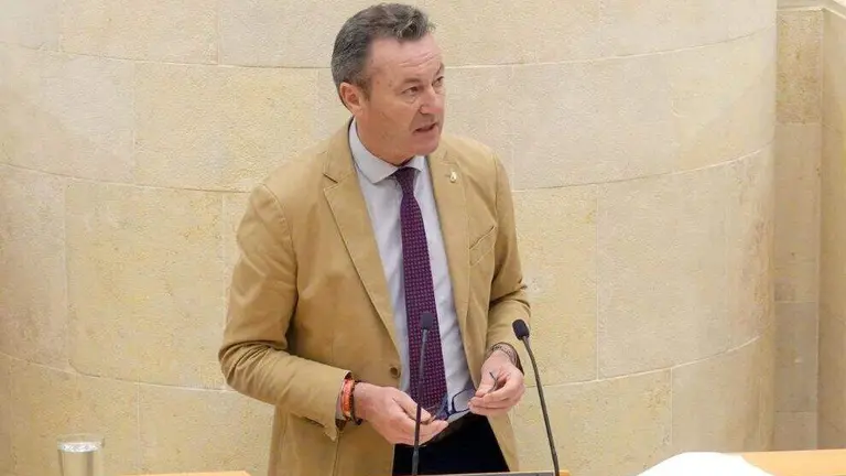 El diputado regional, Guillermo Blanco, en el Parlamento.