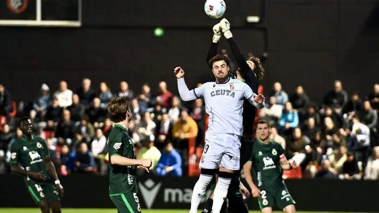 Los c&aacute;ntabros tuvieron un disparo al palo.