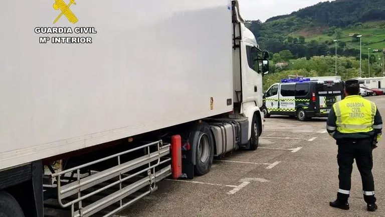 El conductor fue detectado entre Molledo y Los Corrales de Buelna.