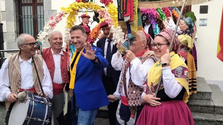 El humorista Carlos Latre imit&oacute; a varios personajes. R.A.