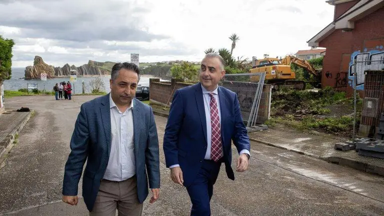 Las autoridades pol&iacute;ticas visitaron los derribos en Pi&eacute;lagos.