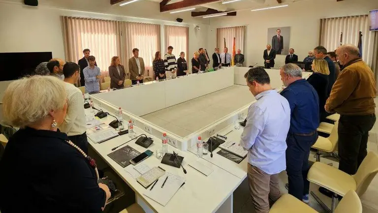 Minuto de silencio en el Pleno de Torrelavega en honor a Marcano.