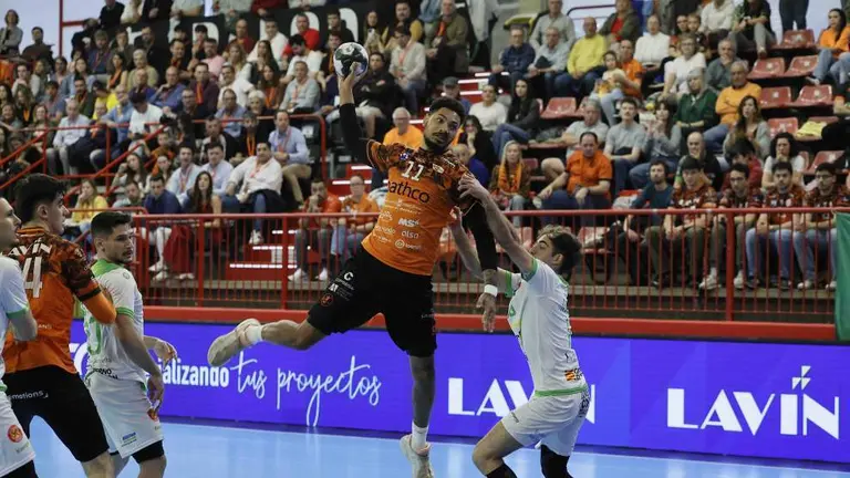 Un momento del partido ante el Huesca.
