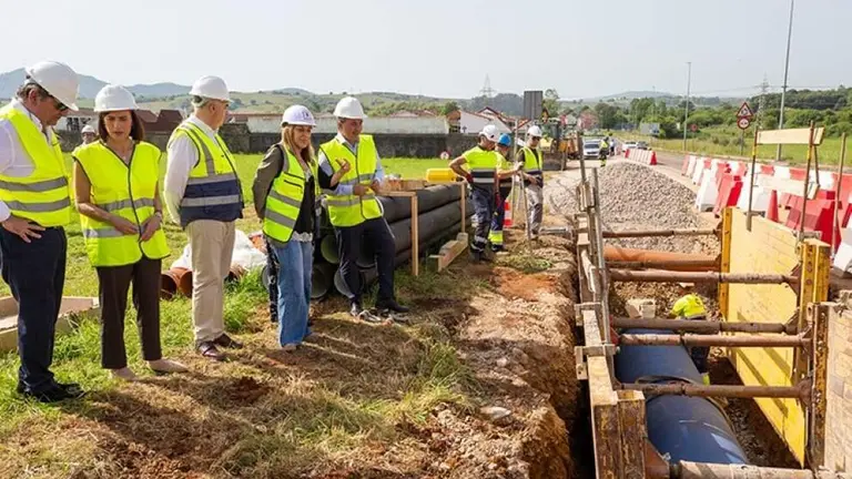 Visita a las obras del tritubo en Camargo.
