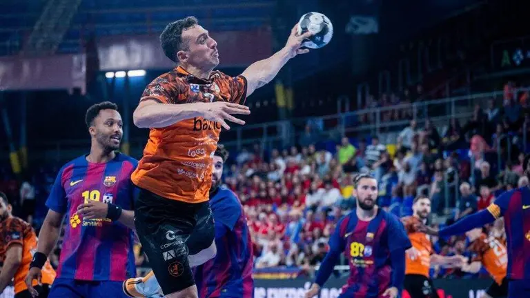 Un disparo a puerta en el encuentro ante el Barcelona.