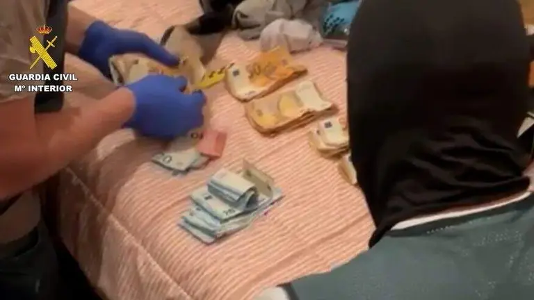 Dinero incautado.