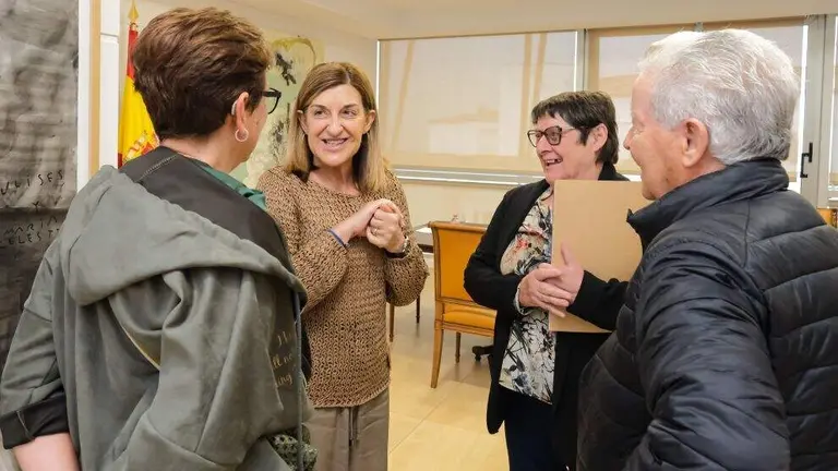 Reuni&oacute;n de Buruaga con los vecinos.