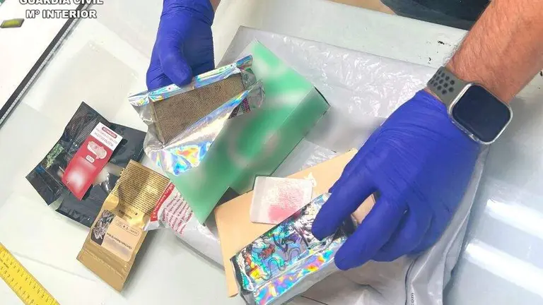 Droga incautada por la Guardia Civil.