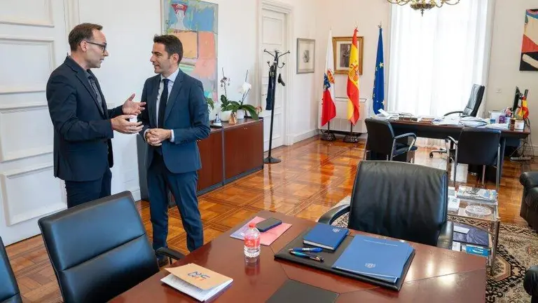 Reuni&oacute;n enttre Pedro Casares y Sergio Balbont&iacute;n.