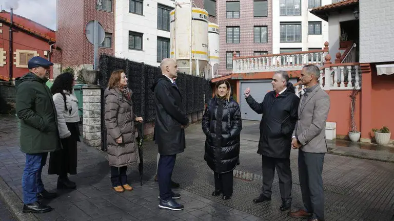 Visita a los dos inmuebles adquiridos en Los Corrales de Buelna.