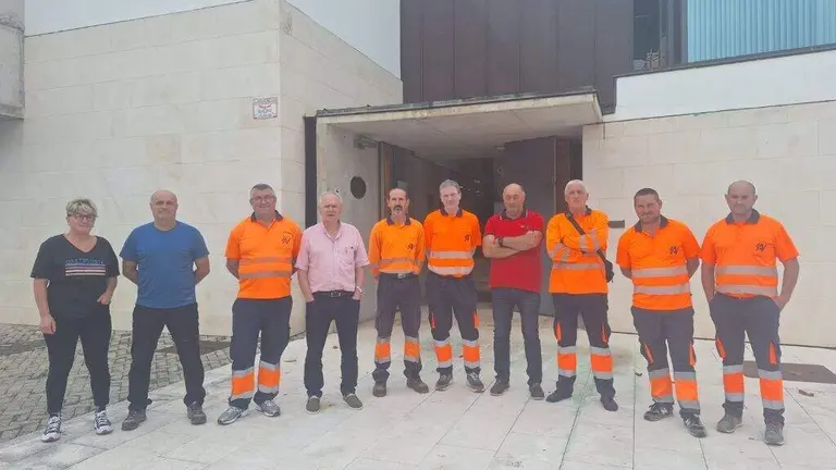 Trabajadores en huelga en Santa Cruz de Bezana.