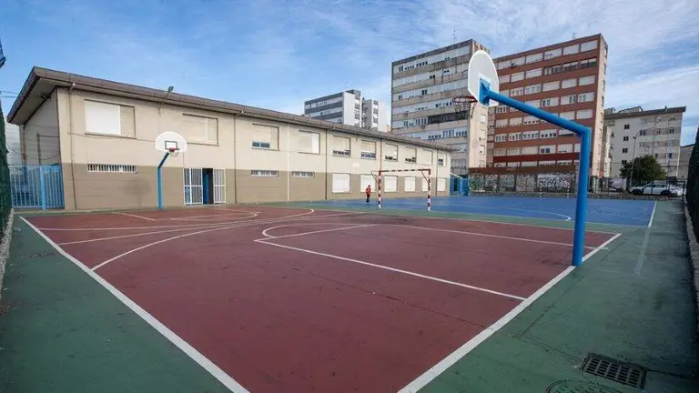 Patio del colegio Pedro Velarde en Muriedas.