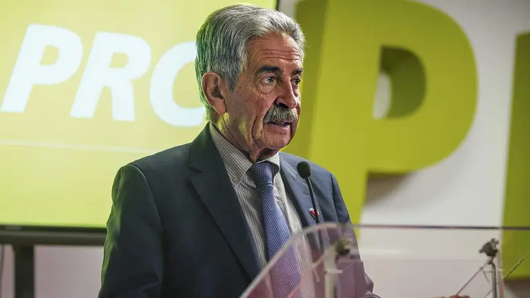 Miguel &Aacute;ngel Revilla anuncia su pretensi&oacute;n.