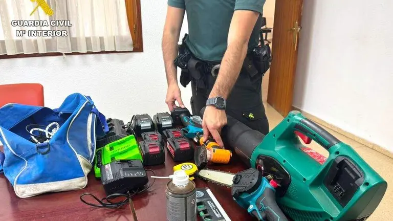 Herramientas recuperadas por la Guardia Civil.