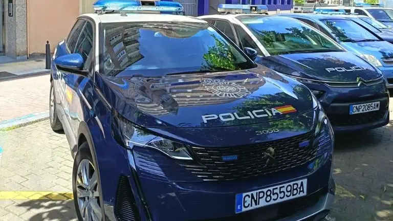Polic&iacute;a Nacional en Torrelavega.