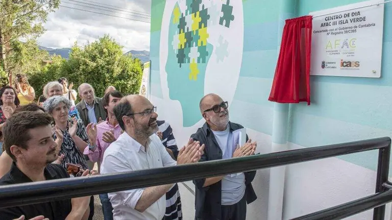 Un momento de la inauguraci&oacute;n del centro en Torrelavega.