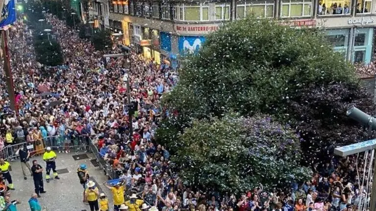 Chupinazo en las Fiestas de Santiago en Santander.